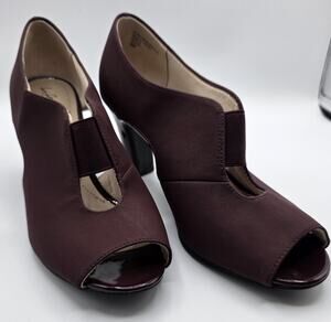 WORN ONCE Life Stride Simply Comfort Carla 8M Maroon/Burgundy Peep Toe Heels